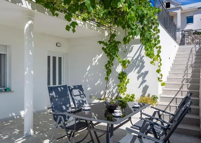 Vila Aristea Crikvenica By Guide